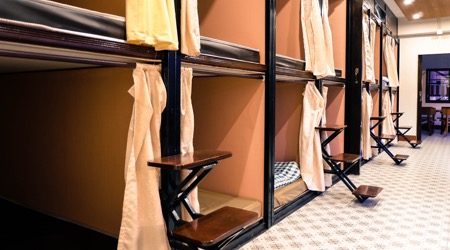 Mixed capsule room with privacy pods
